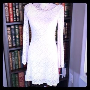 AQUA Capsule Cream Lace Dress w/Bell Sleeves. XS